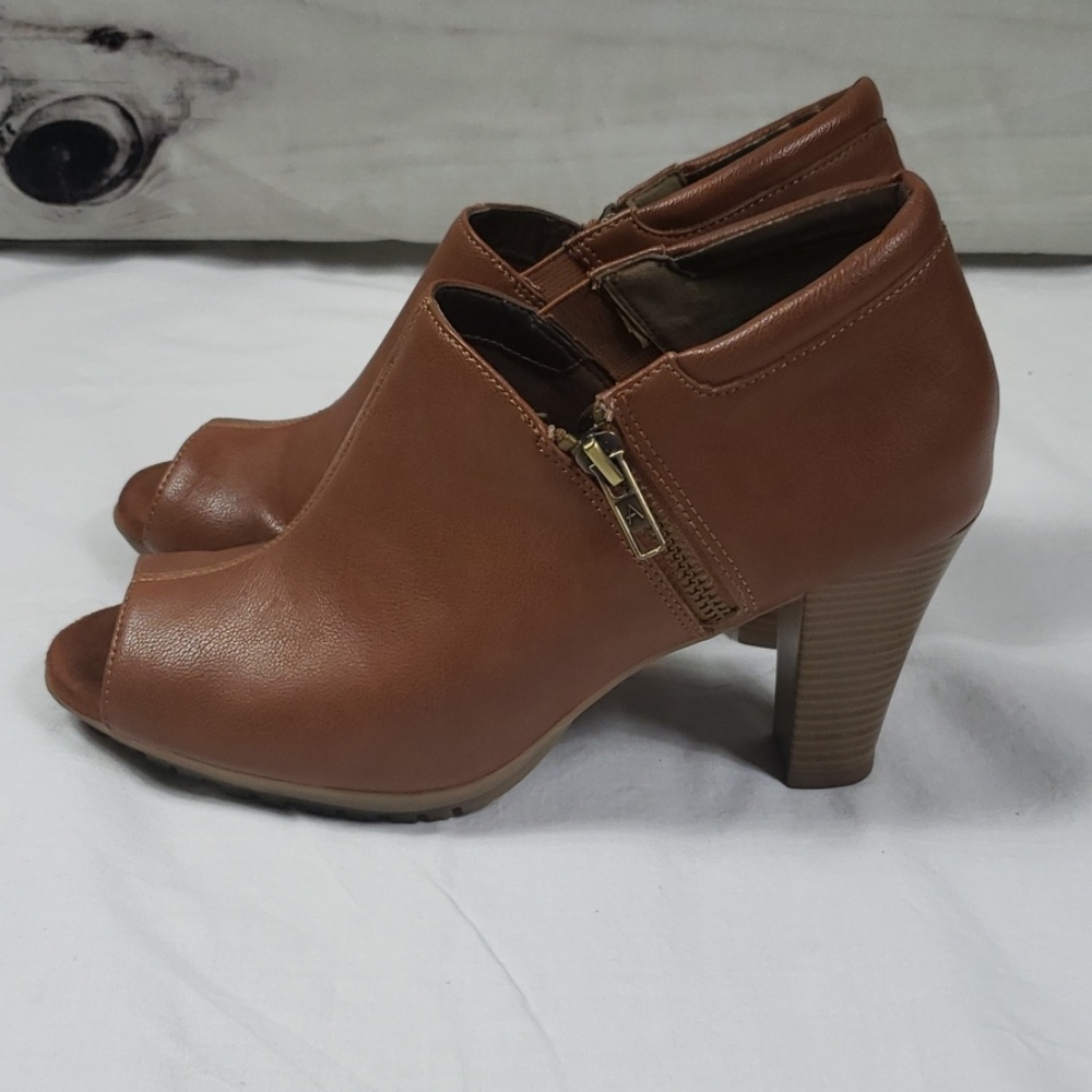 Aerosoles • 9.5 heeled bootie Bird Cage zip peep toe brown